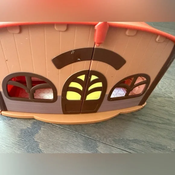 Disney Bluey School Friends figures playset Calypso playground lunch box stage - Picture 15 of 16